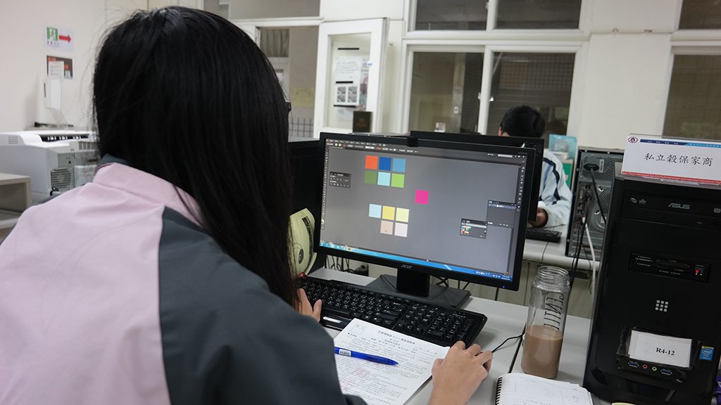 E. 版面設計 / 版面案例介紹: 介紹版面規格尺寸,使用者經驗與使用邏輯與版面美學情境設計概念…等; 並輔以相關網頁設計範例介紹。